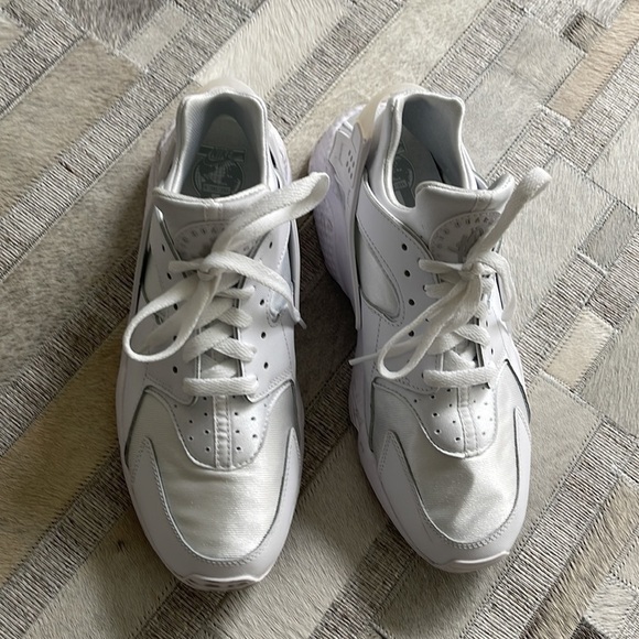 Nike White Huarache - Picture 2 of 7